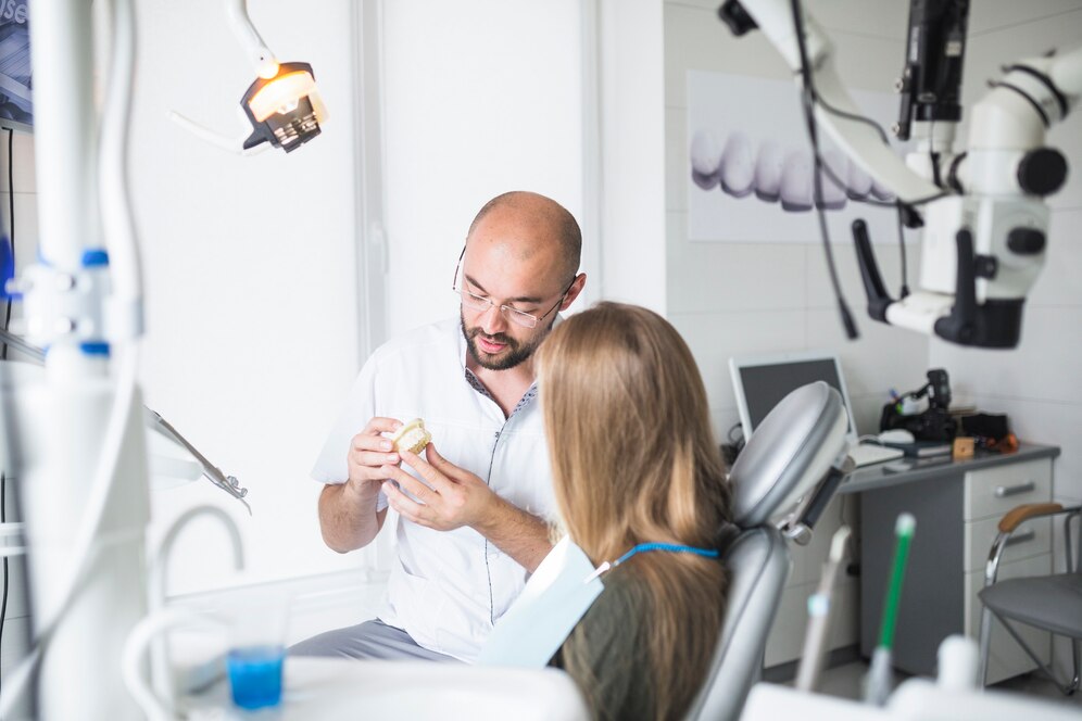 تواصل معنا للمزيد من المعلومات حول علاج الاسنان في المانيا