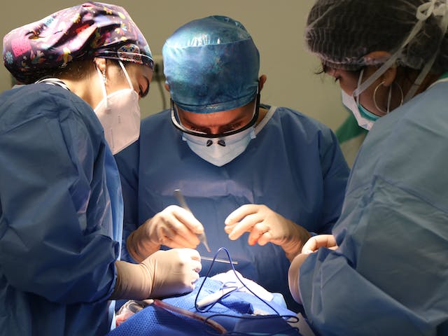 تطور تقنيات العمليات الجراحية